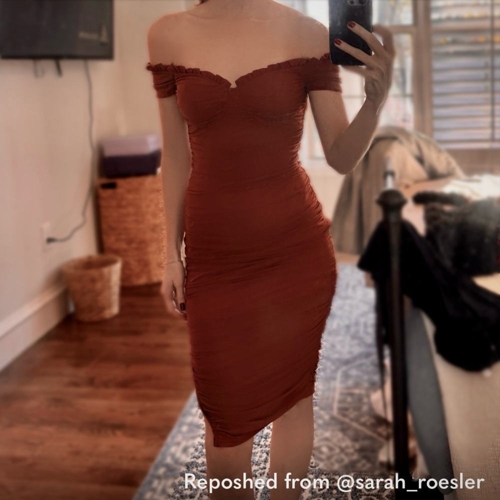 Windsor Bodycon Midi Dress | NWOT | 
**Stretchy!! Fits Size Small-Medium!**